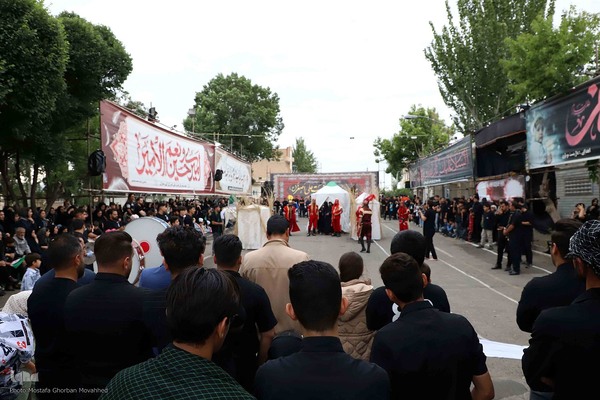 نمایش خیمه سوزان و حرکت نمادین کاروان اسرای کربلا – شهرستان اهر