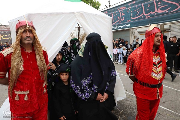 نمایش خیمه سوزان و حرکت نمادین کاروان اسرای کربلا – شهرستان اهر