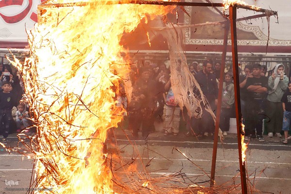 نمایش خیمه سوزان و حرکت نمادین کاروان اسرای کربلا – شهرستان اهر