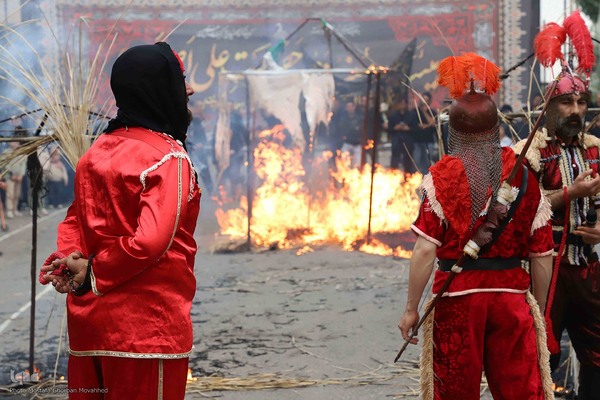 نمایش خیمه سوزان و حرکت نمادین کاروان اسرای کربلا – شهرستان اهر