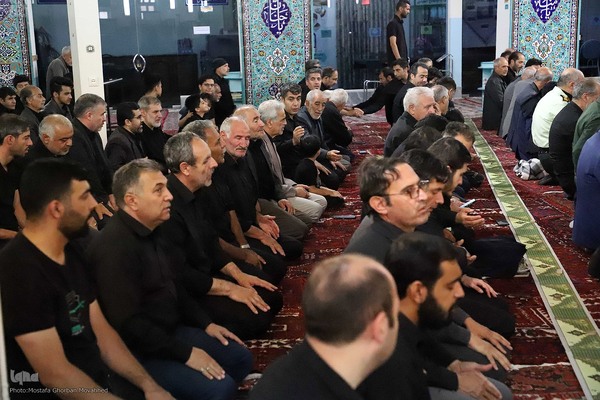 اقامه نماز ظهر عاشورا در اهر