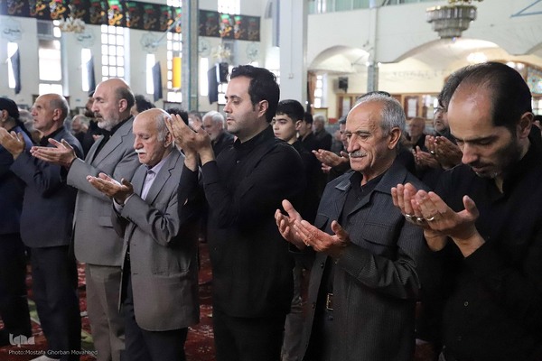 اقامه نماز ظهر عاشورا در اهر