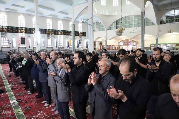 اقامه نماز ظهر عاشورا در اهر