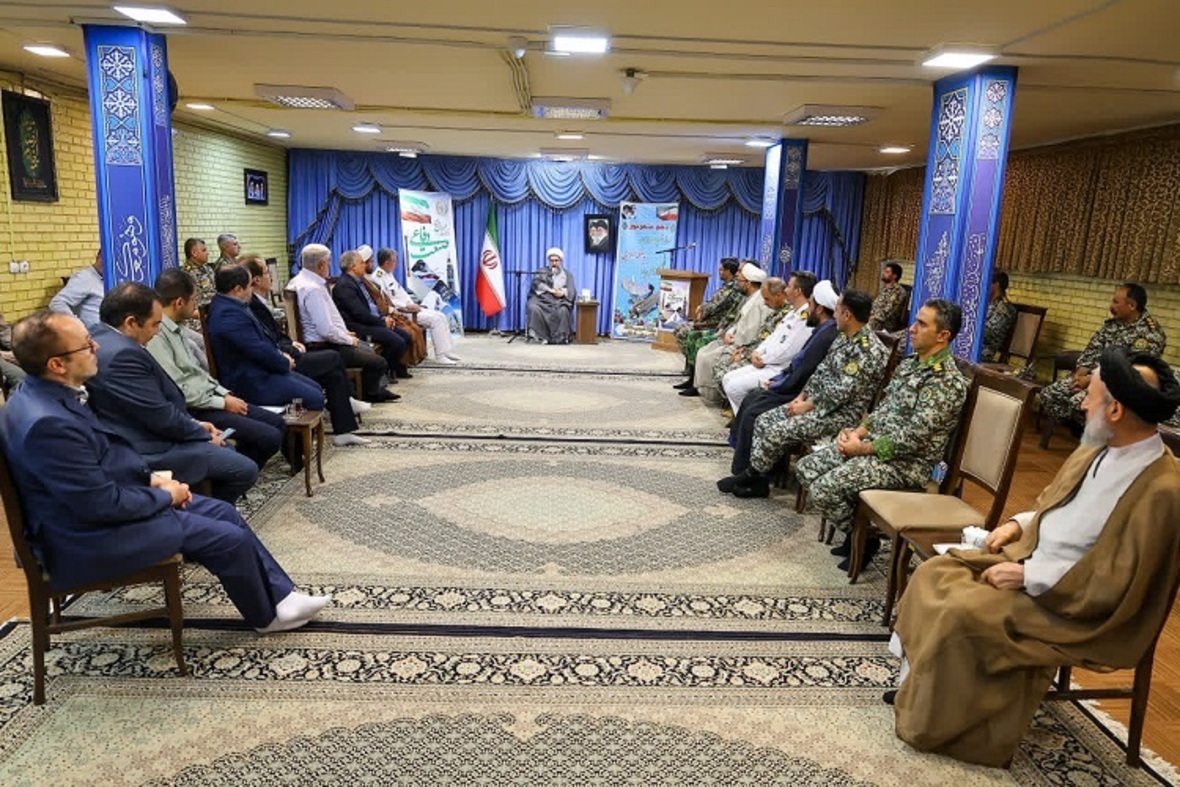 دیدار جمعی از فرماندهان ارتش با امام جمعه تبریز