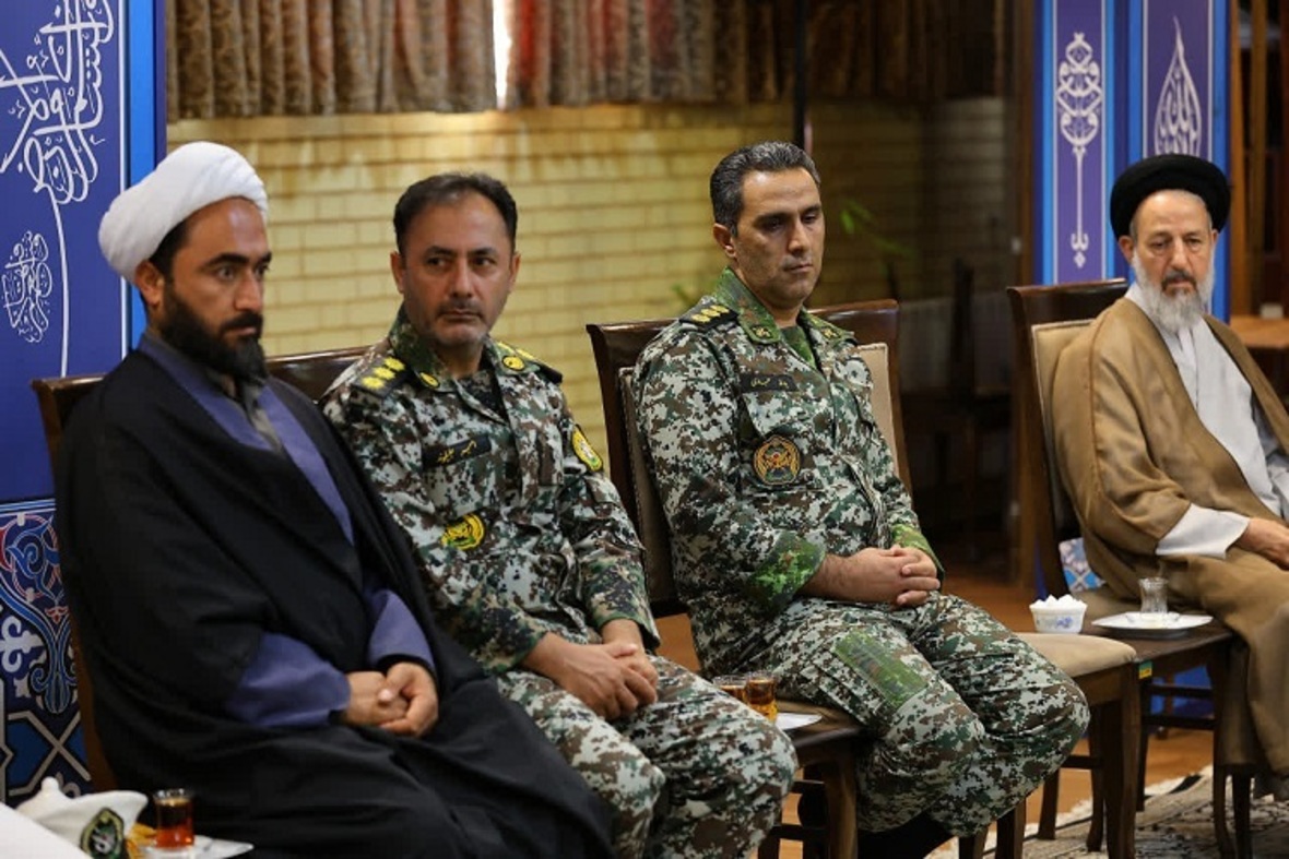 دیدار جمعی از فرماندهان ارتش با امام جمعه تبریز