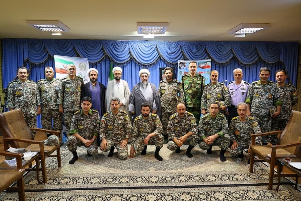دیدار جمعی از فرماندهان ارتش با امام جمعه تبریز