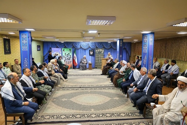 دیدار جمعی از فرماندهان نظامی و انتظامی با امام جمعه تبریز