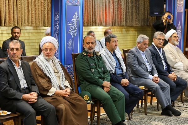 دیدار جمعی از فرماندهان نظامی و انتظامی با امام جمعه تبریز