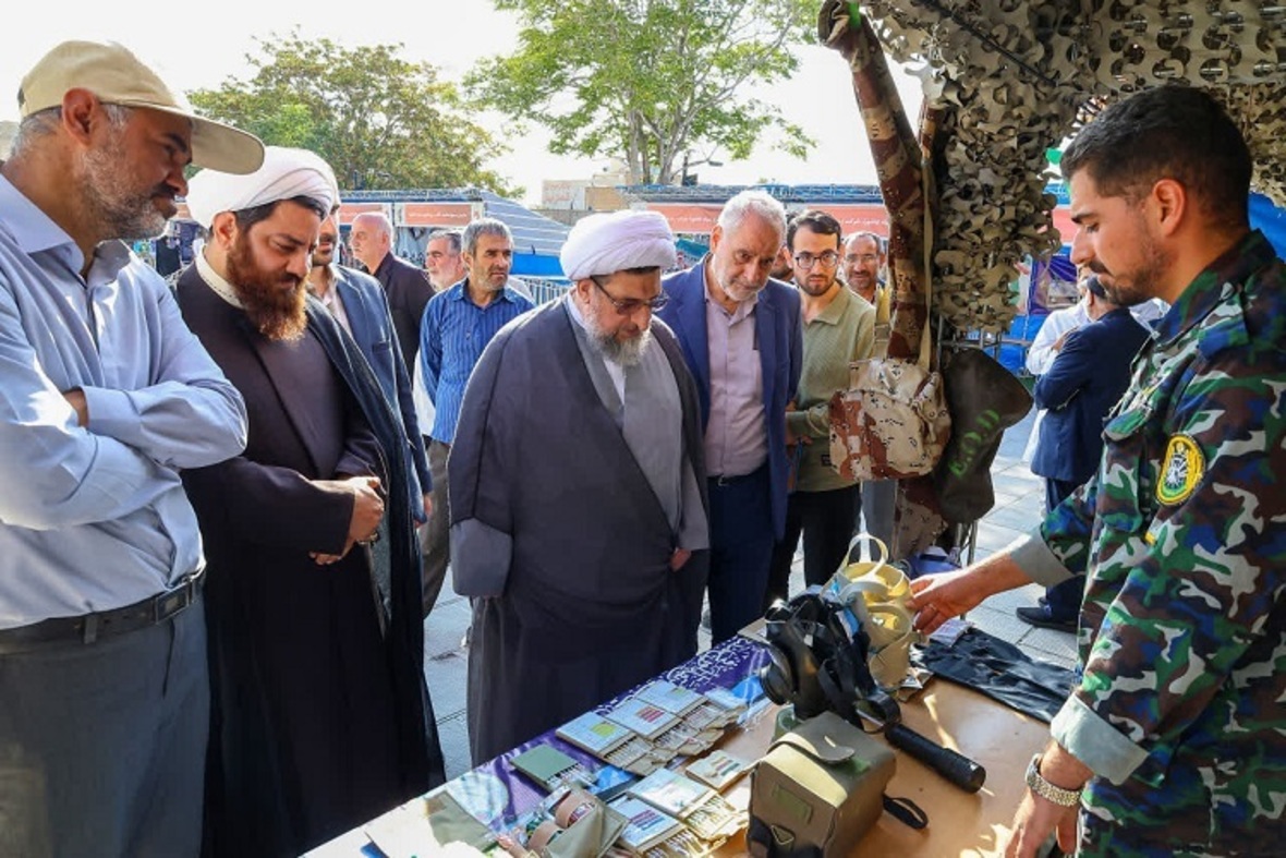 بازدید امام جمعه تبریز از نمایشگاه توانمندی‌های دفاعی