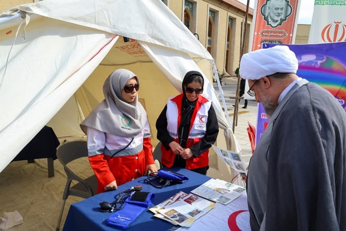 بازدید امام جمعه تبریز از نمایشگاه توانمندی‌های دفاعی