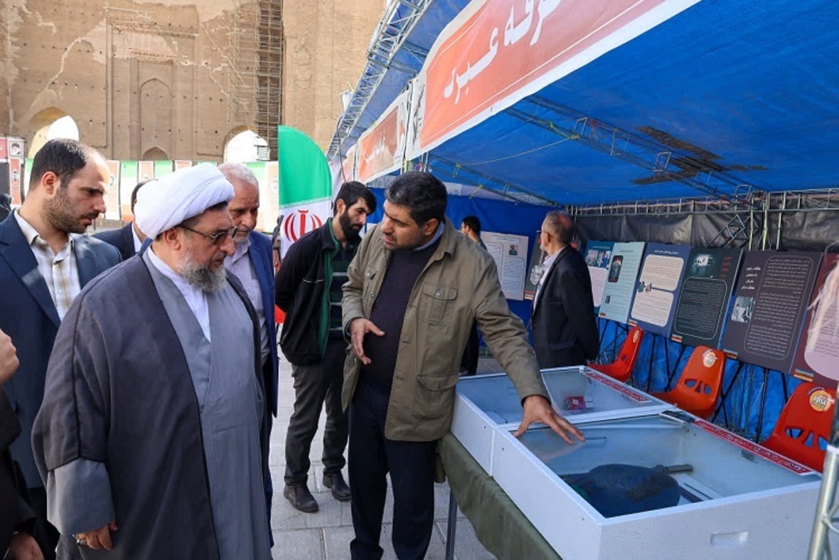 بازدید امام جمعه تبریز از نمایشگاه توانمندی‌های دفاعی