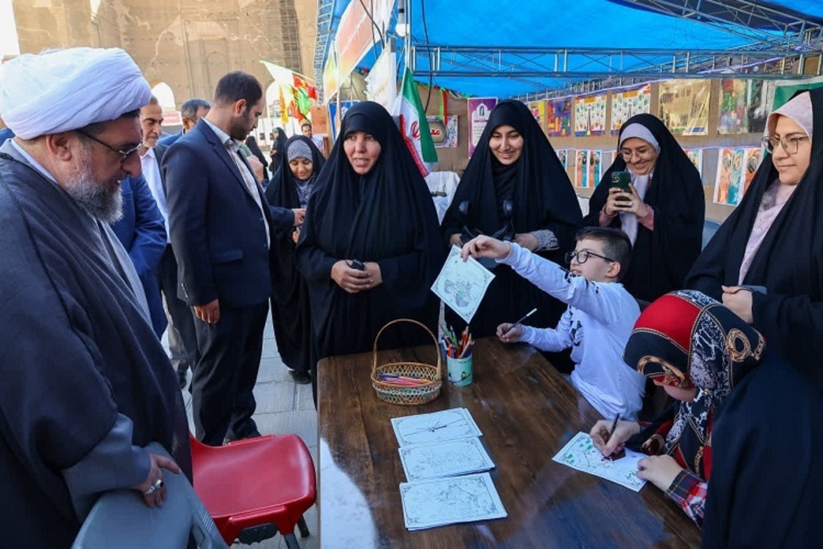 بازدید امام جمعه تبریز از نمایشگاه توانمندی‌های دفاعی