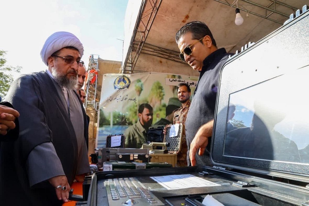 بازدید امام جمعه تبریز از نمایشگاه توانمندی‌های دفاعی