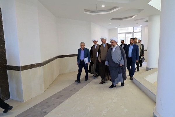 بازدید امام جمعه تبریز از روند ساخت مدرسه علمیه ثامن‌الائمه(ع)