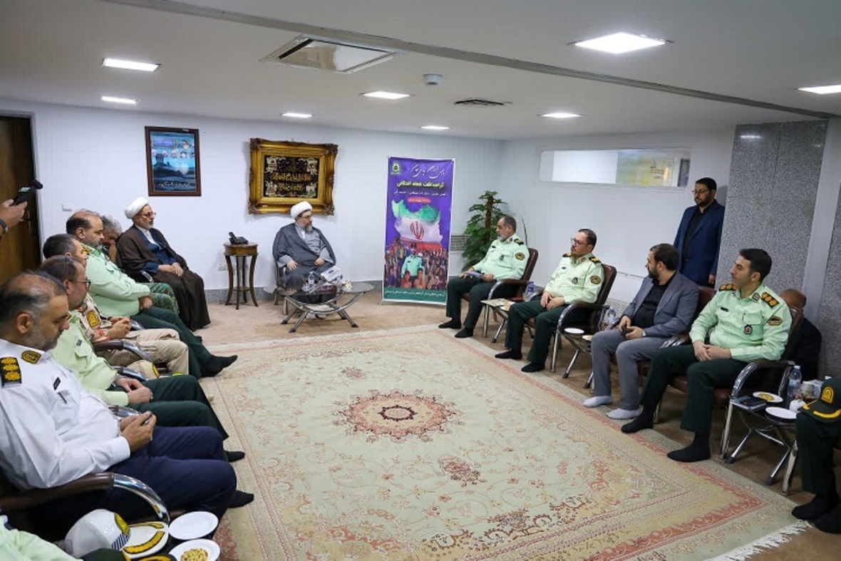 دیدار فرماندهان انتظامی آذربایجان شرقی با امام جمعه تبریز