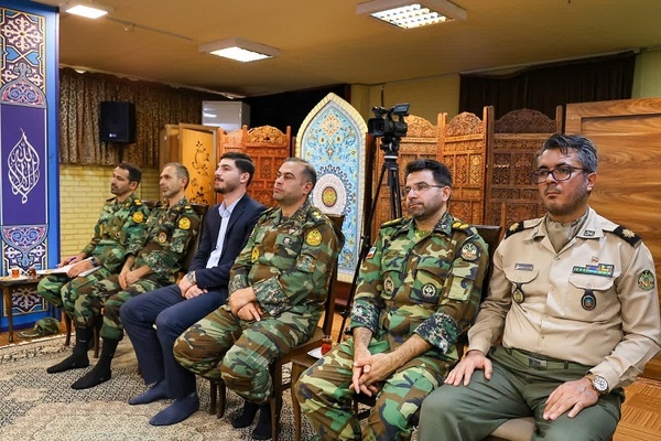 دیدار جمعی از فرماندهان و روسای عقیدتی سیاسی با امام جمعه تبریز