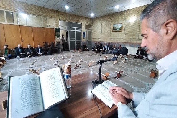 جلسه تفسیر قرآن ویژه مدیران اجرایی آذربایجان‌شرقی