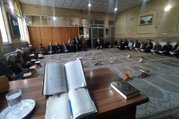 جلسه تفسیر قرآن ویژه مدیران اجرایی آذربایجان‌شرقی