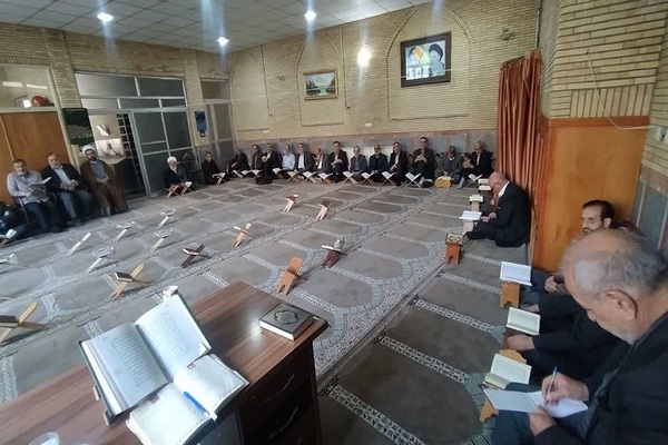 جلسه تفسیر قرآن ویژه مدیران اجرایی آذربایجان‌شرقی