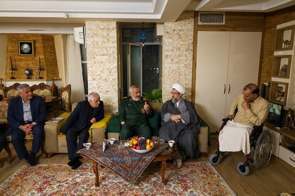 عیادت امام جمعه تبریز از جانبازان سرافراز دفاع مقدس