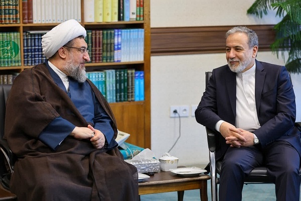 دیدار وزیر امور خارجه با امام جمعه تبریز