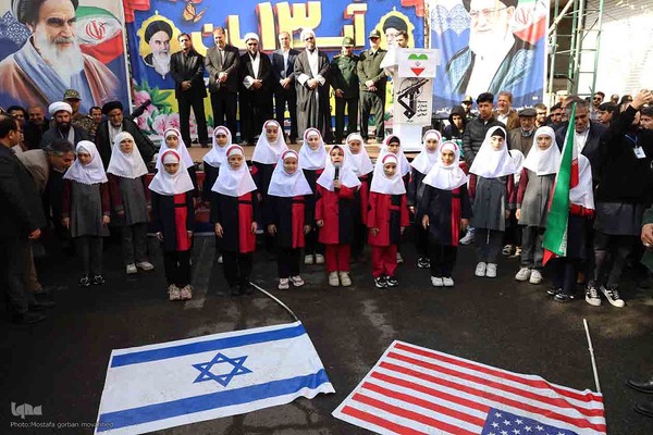 راهپیمایی گرامیداشت روز ۱۳ آبان در اهر