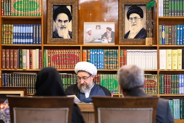 دیدار اقشار مختلف مردم با امام جمعه تبریز