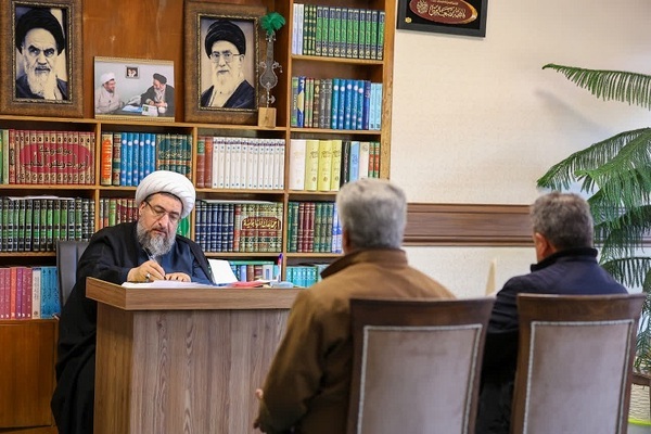 دیدار اقشار مختلف مردم با امام جمعه تبریز