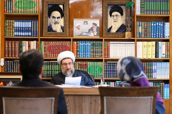 دیدار اقشار مختلف مردم با امام جمعه تبریز