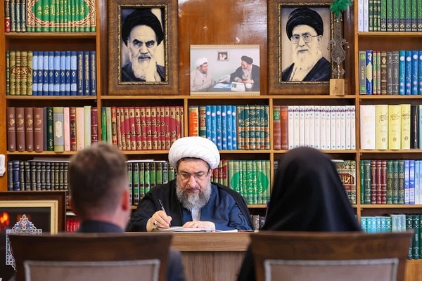 دیدار اقشار مختلف مردم با امام جمعه تبریز