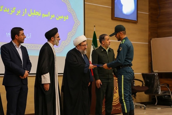 مراسم تجلیل از برگزیدگان آزمون‌های حفظ عمومی