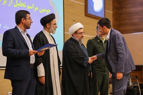 مراسم تجلیل از برگزیدگان آزمون‌های حفظ عمومی