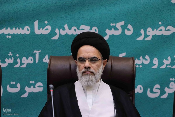 نشست هم اندیشی اساتید قرآنی آذربایجان شرقی با مشاور وزیر آموزش و پرورش