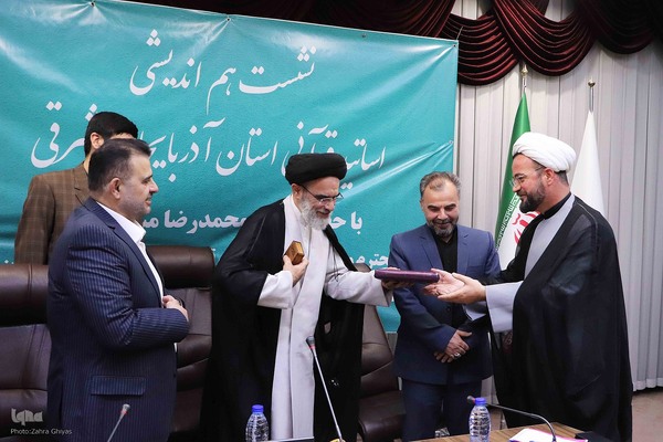 نشست هم اندیشی اساتید قرآنی آذربایجان شرقی با مشاور وزیر آموزش و پرورش