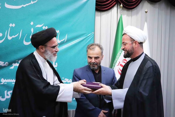 نشست هم اندیشی اساتید قرآنی آذربایجان شرقی با مشاور وزیر آموزش و پرورش