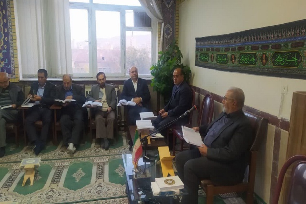 جلسه تفسیر قرآن ویژه مدیران اجرایی آذربایجان‌شرقی