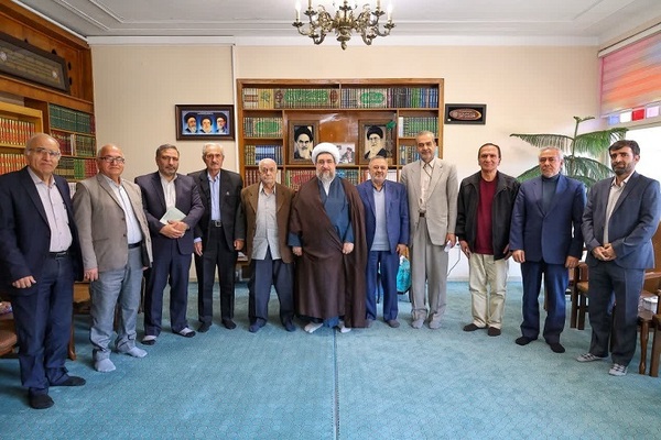 دیدار امام جمعه تبریز با اعضای مؤسسه ادبی حکیم نظامی