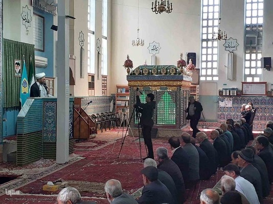 برپایی میز خدمت در مصلی نماز جمعه شهرستان اهر
