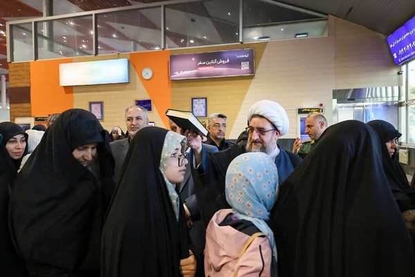 بدرقه خانواده شهدای اقتدار