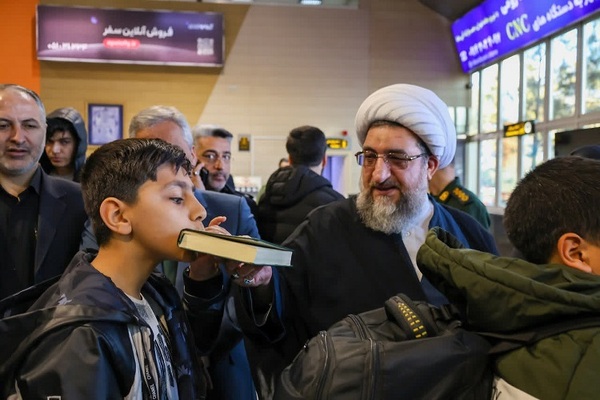 بدرقه خانواده شهدای اقتدار