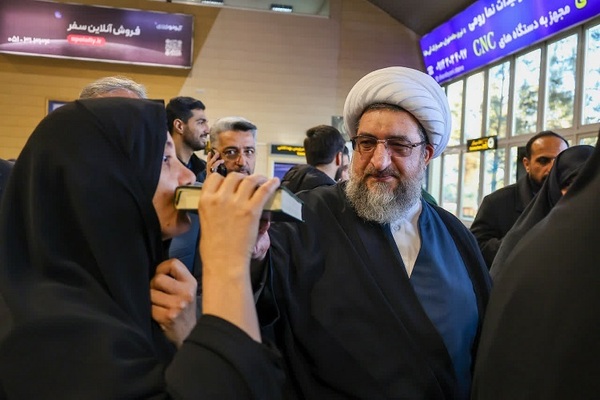 بدرقه خانواده شهدای اقتدار