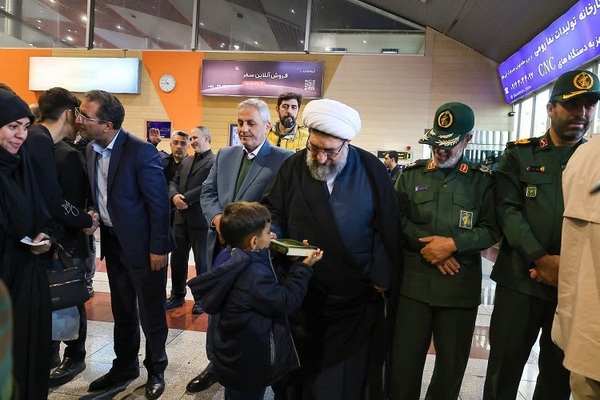 بدرقه خانواده شهدای اقتدار