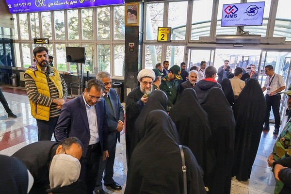 بدرقه خانواده شهدای اقتدار