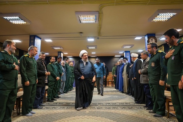 دیدار فرماندهان سپاه عاشورا با امام جمعه تبریز