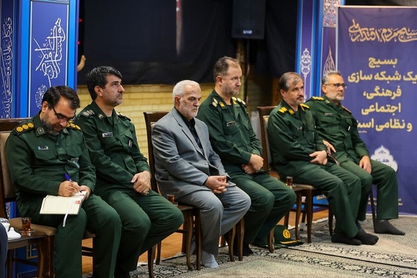 دیدار فرماندهان سپاه عاشورا با امام جمعه تبریز