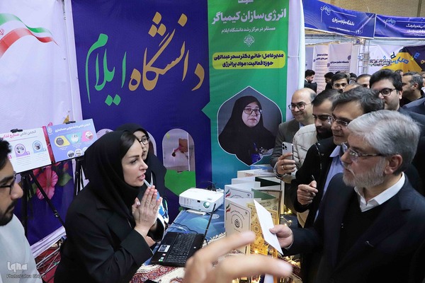 بازدید وزیر علوم، تحقیقات و فناوری از نمایشگاه جشنواره ملی حرکت در دانشگاه تبریز