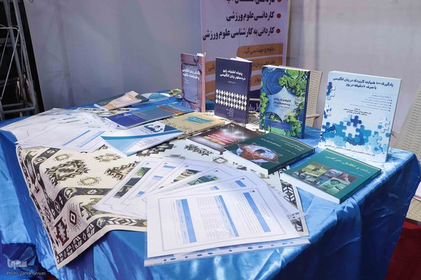 بازدید وزیر علوم، تحقیقات و فناوری از نمایشگاه جشنواره ملی حرکت در دانشگاه تبریز