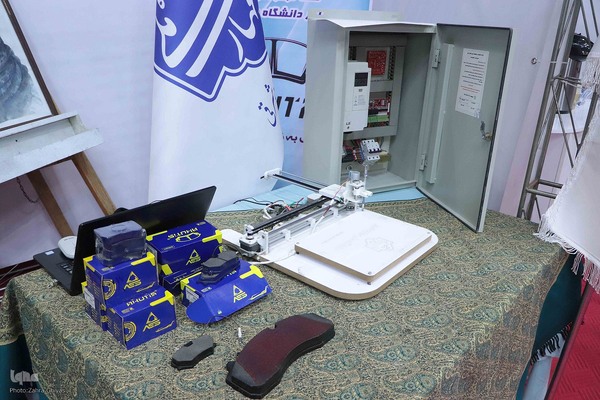 بازدید وزیر علوم، تحقیقات و فناوری از نمایشگاه جشنواره ملی حرکت در دانشگاه تبریز