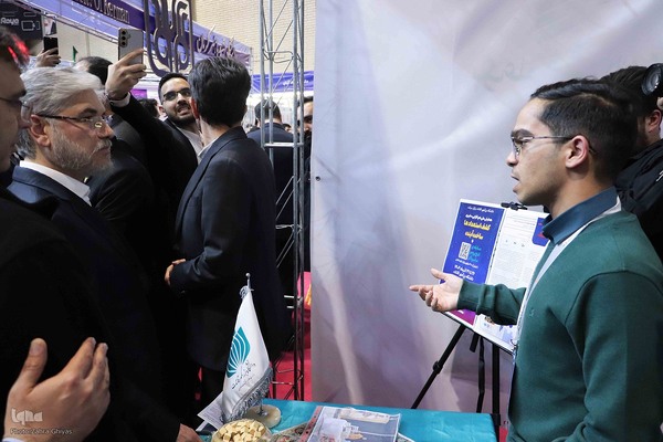 بازدید وزیر علوم، تحقیقات و فناوری از نمایشگاه جشنواره ملی حرکت در دانشگاه تبریز