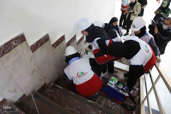 بیست و هفتمین مانور سراسری زلزله در هنرستان خدیجه کبری تبریز